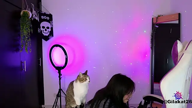 Snapshot of GilaKat chatting on November 10, 2025, 6:18 am GilaKat online show from November 10, 2025, 6:18 am