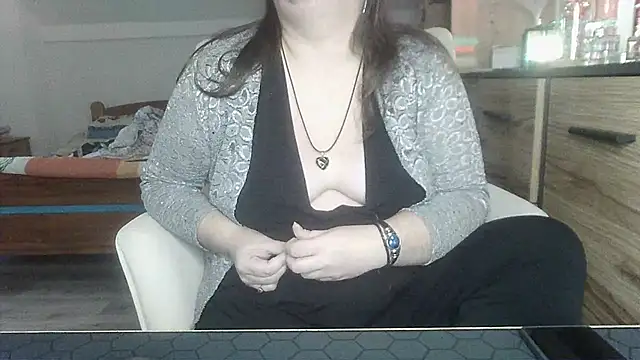 Snapshot of ReifeVenna chatting on February 10, 2025, 4:04 pm ReifeVenna online show from February 10, 2025, 4:04 pm