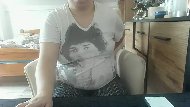 Snapshot of ReifeVenna chatting on January 21, 2025, 9:24 am ReifeVenna online show from January 21, 2025, 9:24 am