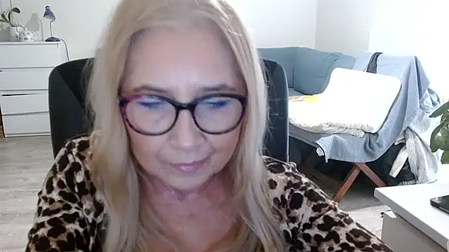 sofia xkiss online show from February 8, 2025, 7:37 am