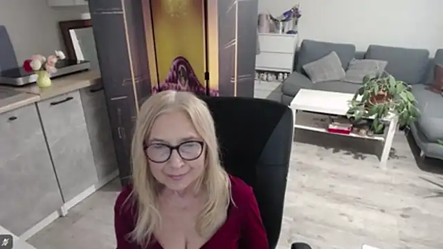 sofia xkiss online show from February 10, 2026, 2:49 pm