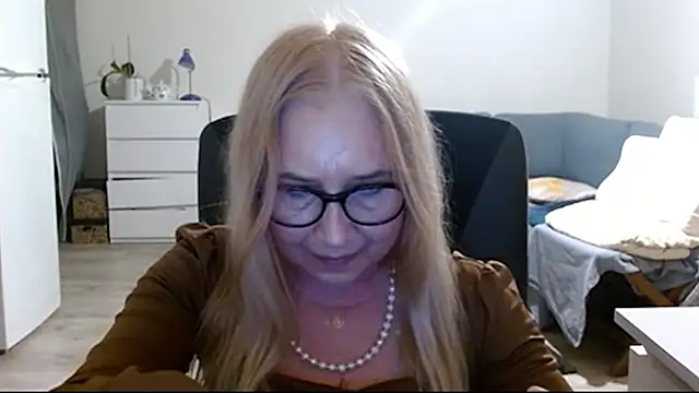 sofia xkiss online show from February 23, 2025, 5:50 pm