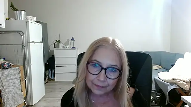 sofia xkiss online show from February 26, 2025, 5:53 pm