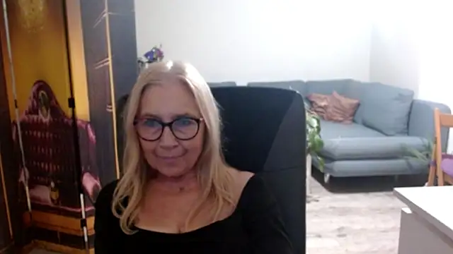 sofia xkiss online show from November 16, 2025, 2:44 pm