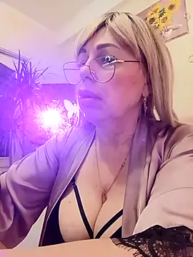 SusieNoreen online show from March 22, 2025, 4:24 am