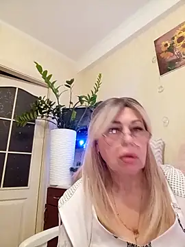 SusieNoreen online show from September 27, 2025, 11:22 pm