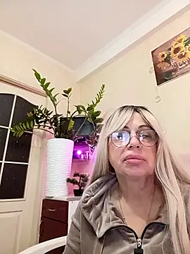 SusieNoreen online show from October 2, 2025, 12:58 am