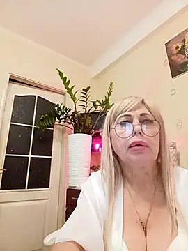 SusieNoreen online show from September 18, 2025, 1:41 am