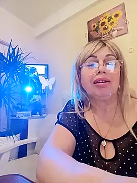 SusieNoreen online show from March 9, 2025, 8:29 am