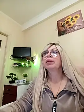 SusieNoreen online show from October 5, 2025, 1:40 am