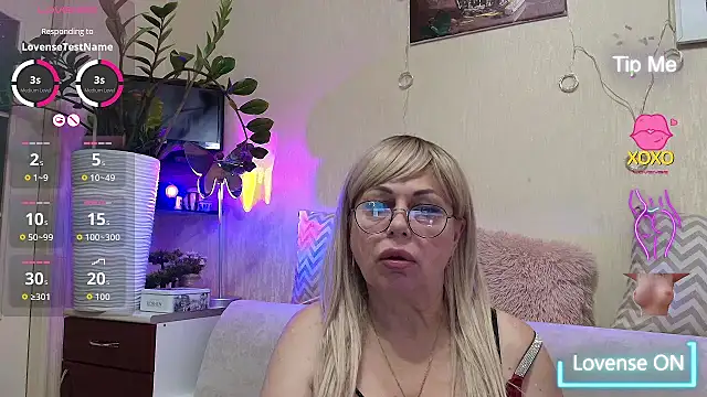 SusieNoreen online show from September 14, 2025, 11:49 pm