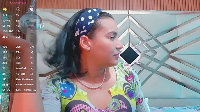 Snapshot of Sluttyandmature chatting on June 19, 2026, 12:11 pm Sluttyandmature online show from June 19, 2026, 12:11 pm