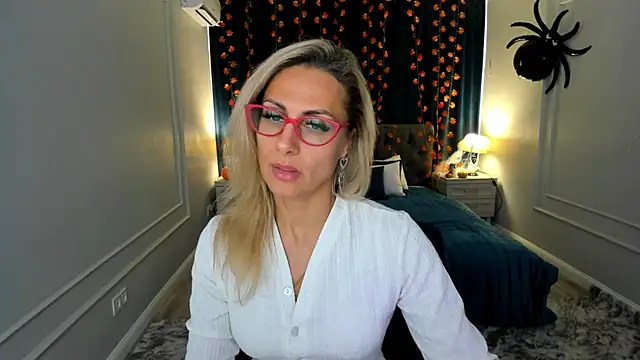 MuseOfStage online show from November 3, 2025, 12:09 pm