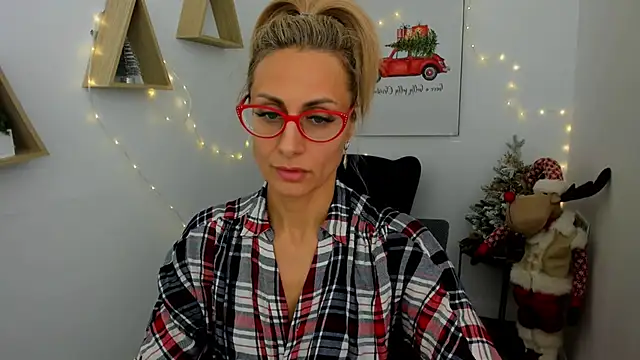 MuseOfStage online show from December 15, 2025, 10:43 am