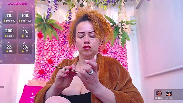 BLONDE SEXYHOT online show from February 9, 2026, 1:09 pm