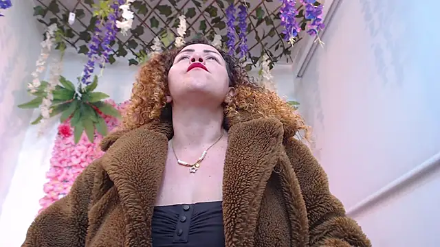 BLONDE SEXYHOT online show from April 19, 2026, 10:23 pm