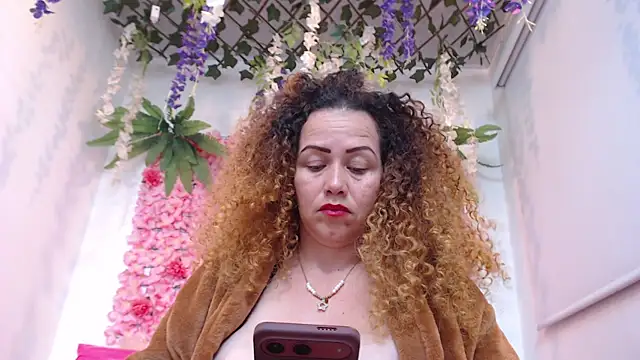 BLONDE SEXYHOT online show from April 21, 2026, 1:42 am