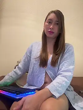 Snapshot of cieloadriano2024 chatting on November 21, 2025, 2:05 pm cieloadriano2024 online show from November 21, 2025, 2:05 pm