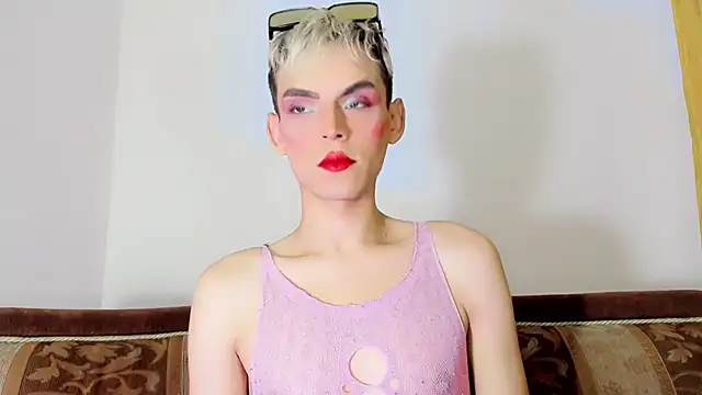 Snapshot of TatiGil chatting on October 12, 2025, 2:13 am TatiGil online show from October 12, 2025, 2:13 am