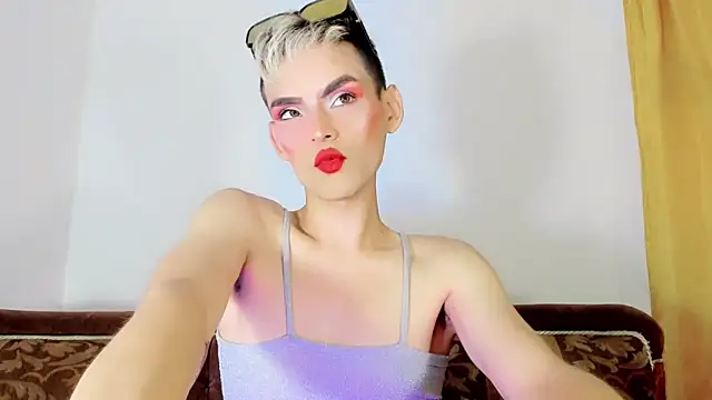 Snapshot of TatiGil chatting on October 11, 2025, 2:45 am TatiGil online show from October 11, 2025, 2:45 am