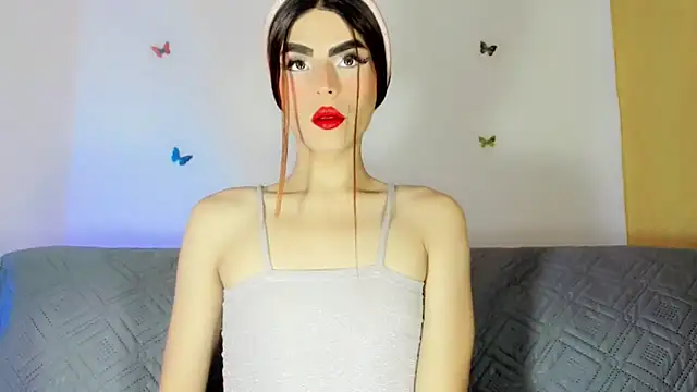TatiGil online show from May 4, 2026, 8:33 pm