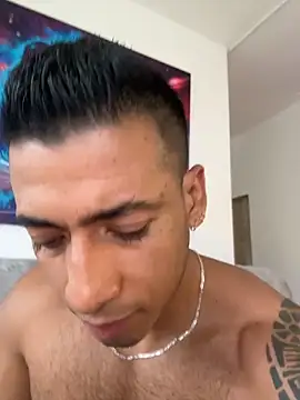 aaroncolombia online show from November 23, 2025, 3:55 pm