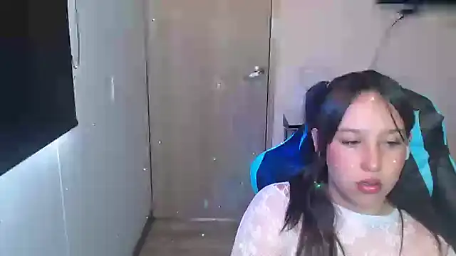 Skarlet Adams28 online show from March 3, 2026, 6:59 pm