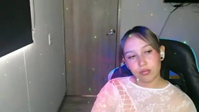 Skarlet Adams28 online show from March 4, 2026, 9:11 pm