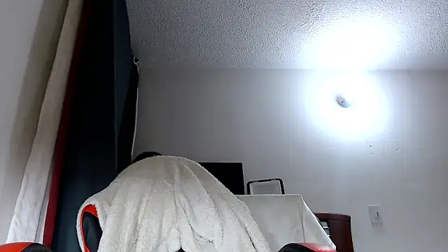 EmmyHorny  online show from April 27, 2026, 4:10 am
