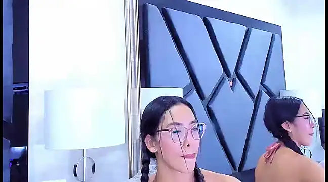 KylieWhite online show from February 17, 2025, 5:34 pm