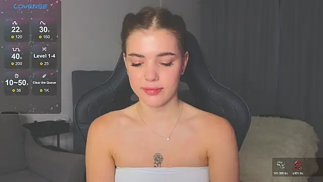 adrianawow1 online show from October 19, 2025, 2:14 am