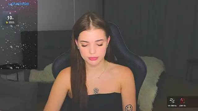 adrianawow1 online show from November 5, 2025, 2:14 am