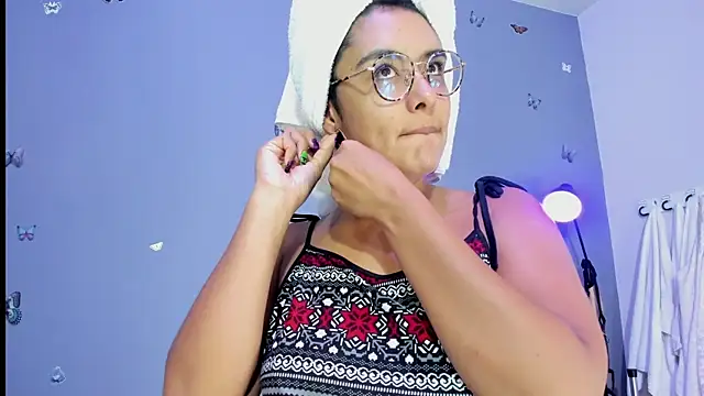 Kaira mosse online show from November 7, 2025, 9:58 am