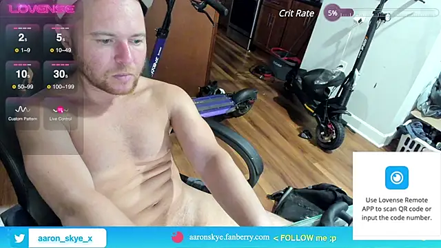 Snapshot of aaron_s_x chatting on December 7, 2024, 3:09 am aaron s x online show from December 7, 2024, 3:09 am