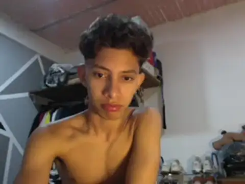 Snapshot of ferchitibellako chatting on December 22, 2024, 6:17 am ferchitibellako online show from December 22, 2024, 6:17 am