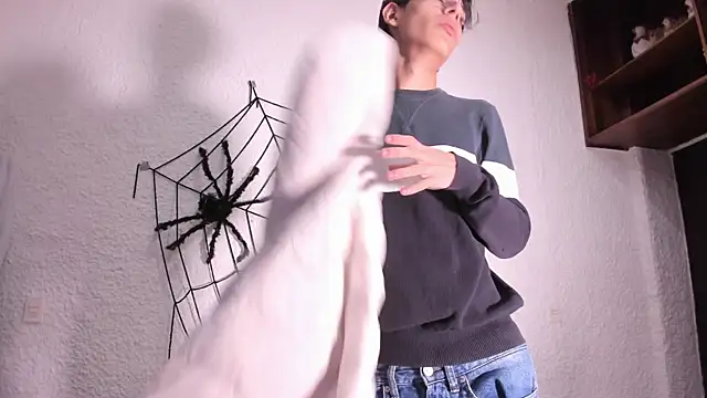 Snapshot of alexandersawyer chatting on October 16, 2025, 12:30 am alexandersawyer online show from October 16, 2025, 12:30 am