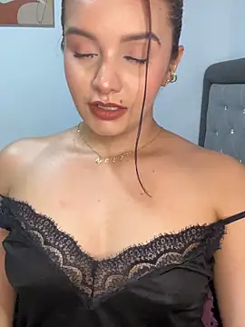 Melanyprada online show from May 27, 2026, 4:31 am