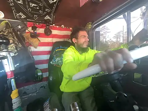 Snapshot of XMeF10 chatting on January 13, 2026, 4:11 pm XMeF10 online show from January 13, 2026, 4:11 pm