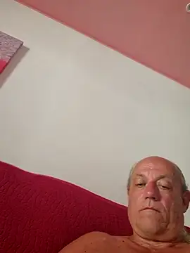 Snapshot of gianbragallini chatting on August 4, 2026, 12:42 pm gianbragallini online show from August 4, 2026, 12:42 pm