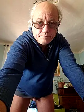 Snapshot of gianbragallini chatting on April 3, 2026, 1:28 pm gianbragallini online show from April 3, 2026, 1:28 pm