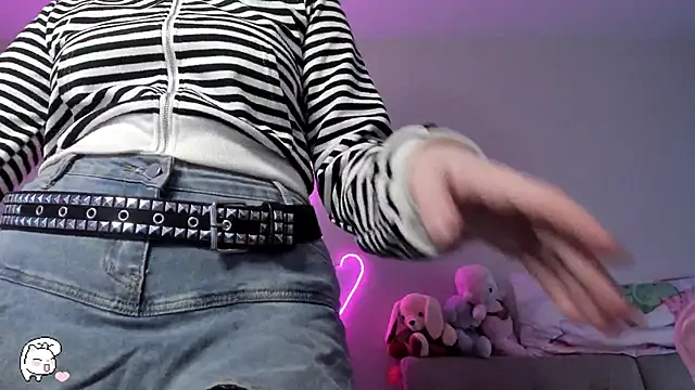 SweetieMollyy online show from November 10, 2025, 9:36 am