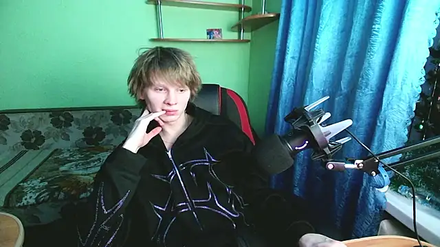 fameboyboo online show from February 2, 2026, 9:14 pm