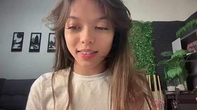 DesiredHoney online show from October 5, 2025, 4:42 pm
