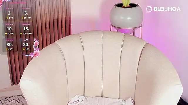 Snapshot of kenayfox chatting on February 19, 2026, 6:54 am kenayfox online show from February 19, 2026, 6:54 am