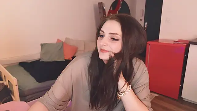 Snapshot of ce_leste__ chatting on November 17, 2025, 5:06 pm ce leste online show from November 17, 2025, 5:06 pm