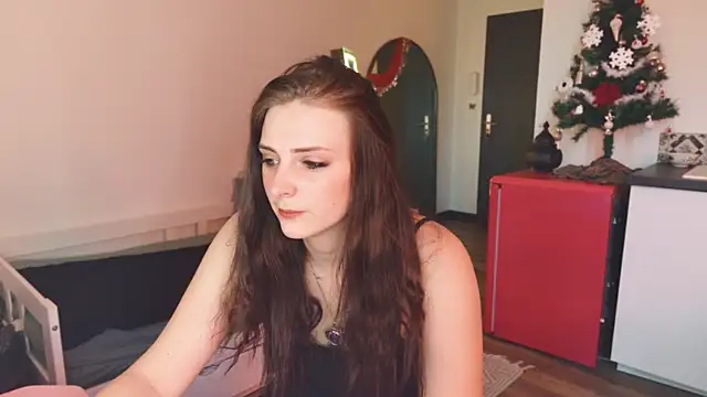 Snapshot of ce_leste__ chatting on December 3, 2025, 3:44 pm ce leste online show from December 3, 2025, 3:44 pm