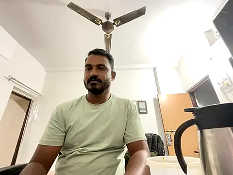 Snapshot of real_meet_girl_finding_in chatting on December 3, 2024, 12:34 pm real meet girl finding in online show from December 3, 2024, 12:34 pm