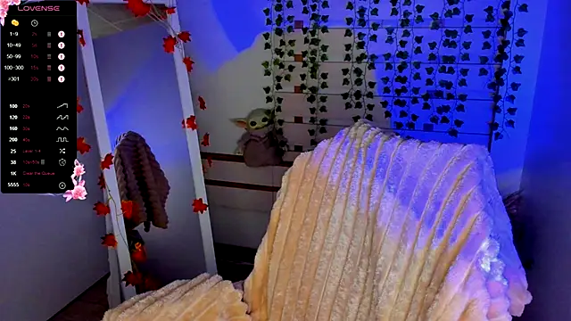 Snapshot of Bella_XO chatting on October 10, 2025, 7:20 am Bella XO online show from October 10, 2025, 7:20 am