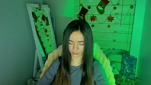 Snapshot of Bella_XO chatting on December 5, 2025, 8:13 am Bella XO online show from December 5, 2025, 8:13 am