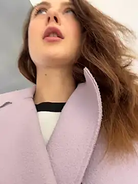 Dina Tease online show from November 2, 2025, 12:43 pm